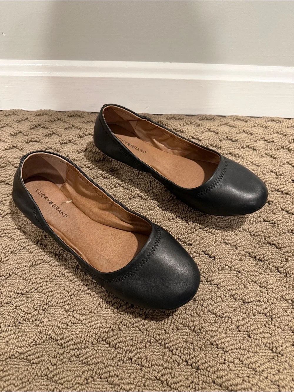 Lucky Brand Black Leather Round-Toe Ballet Flats (LK-EMMIE)